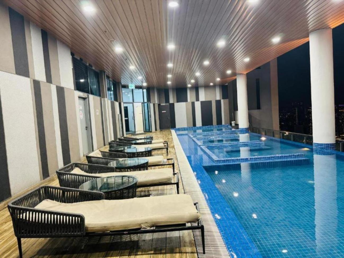 The Luxe Colony Klcc By Sky Pool Kuala Lumpur Exterior foto
